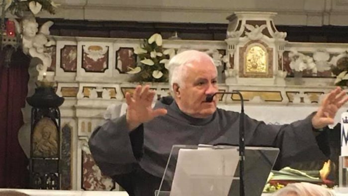 schiudi il tuo perenne sorriso sopra il cielo di ravello