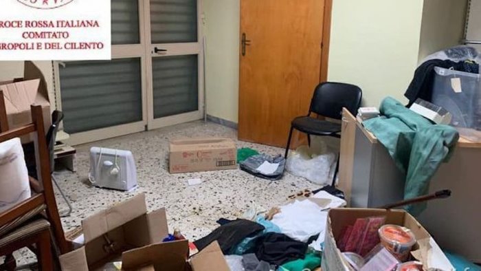 agropoli rubati beni destinati a persone bisognose e bambini