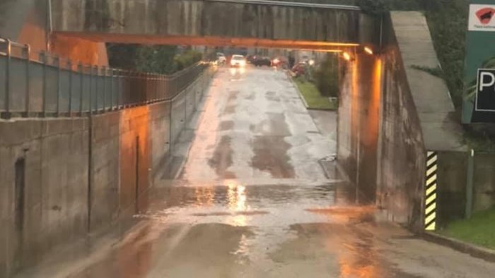 pioggia e allagamenti chiusi sottopassi a mercato san severino
