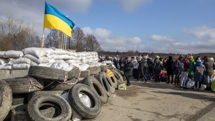 ucraina lunga colonna di mezzi militari russi in marcia verso kiev
