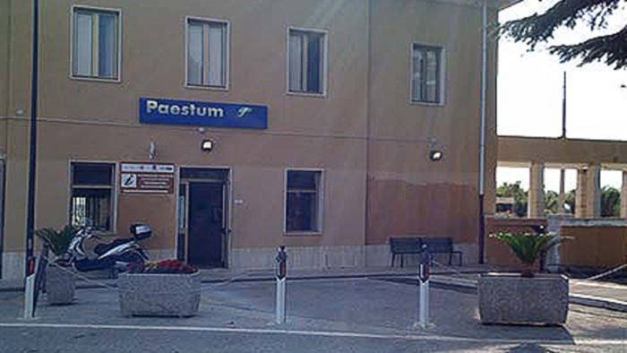 si distendono ubriachi sui binari panico ieri sera alla stazione di paestum