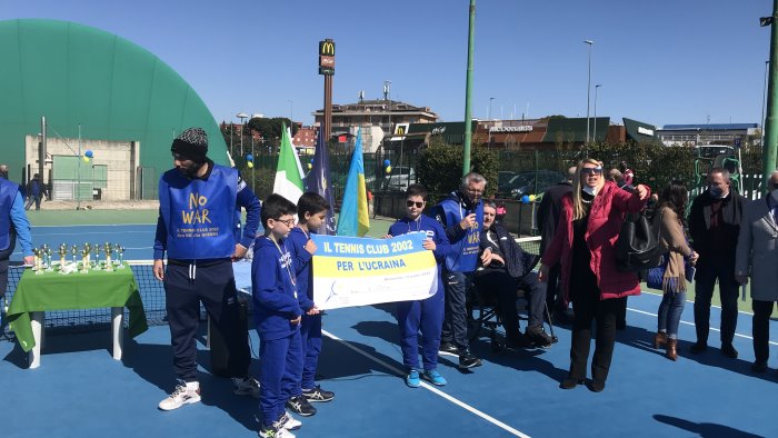 tennis per la pace dal tc 2002 una carezza per il popolo ucraino