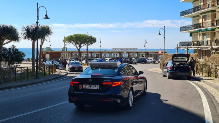 costiera amalfitana domenica di controlli alla circolazione una denuncia