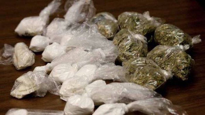 coppia avellinese fermata in auto ad avella con cocaina e hashish