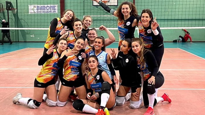volley b2 il derby si decide al tie break dove trionfa la contrader volare