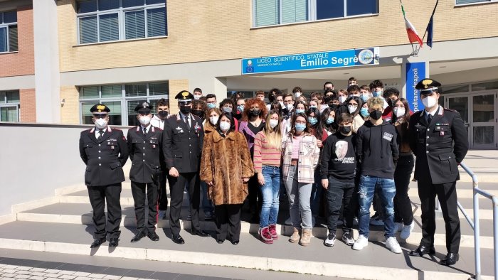 mugnano di napoli cultura della legalita carabinieri a scuola tra i giovani
