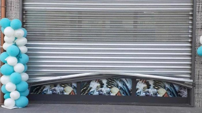 giugliano negozio inaugurato pochi giorni fa preso di mira dai banditi