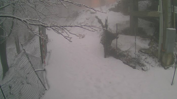 torna la neve in irpinia fiocchi bianchi e temperature polari a montevergine