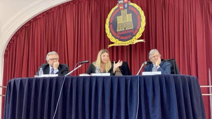 il sostituto procuratore imparato incontra gli studenti al villaggio dei ragazzi