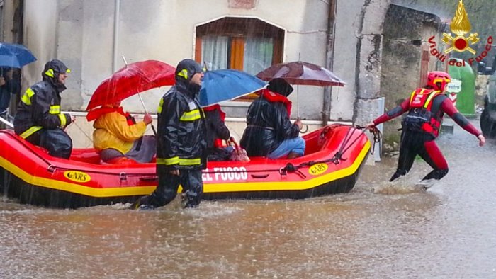 forino si apre una voragine tra i noccioleti paura a celzi