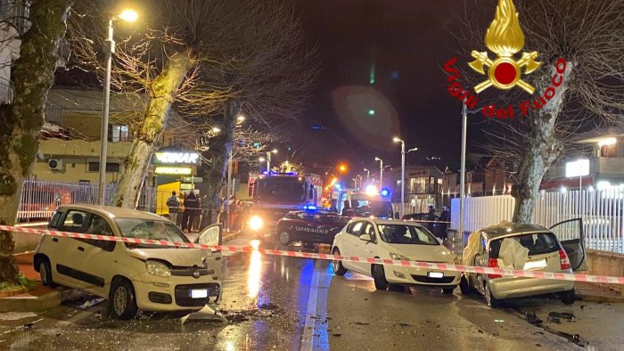 grave incidente a sperone 4 auto coinvolte muore 43enne