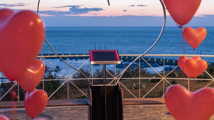 agropoli inaugurata la panchina dell amore