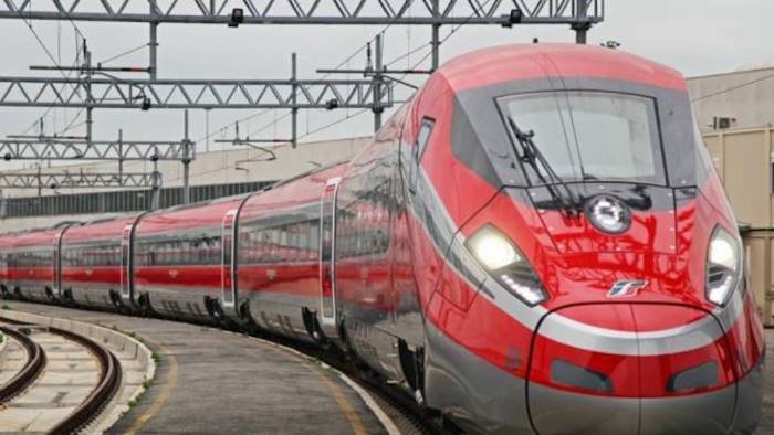 i pendolari sanniti ripristinate treno delle 19 da roma a benevento