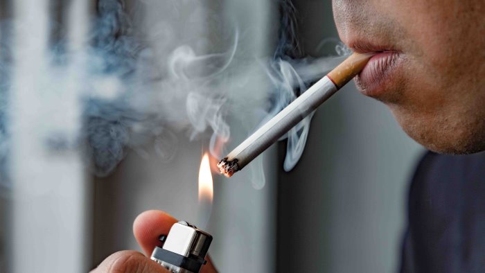 fumatori incalliti record in campania 10mila morti ogni anno