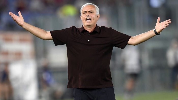 roma sospesa la squalifica di mourinho in panchina contro la juventus