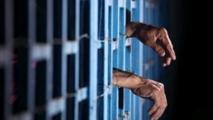 neomelodici vietati per il killer in cella nelle canzoni messaggi violenti