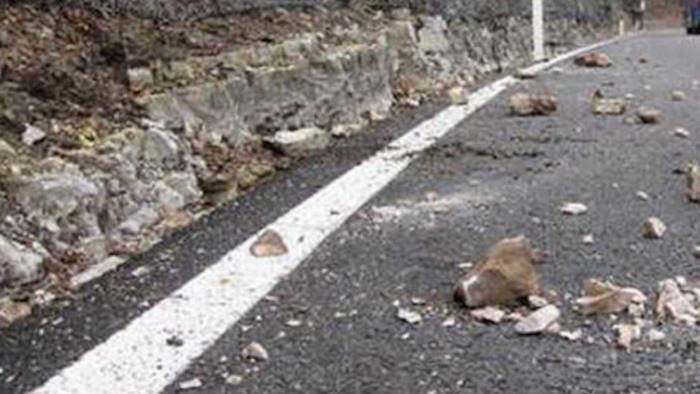 frana sulla statale 163 amalfitana rimosso il senso unico alternato