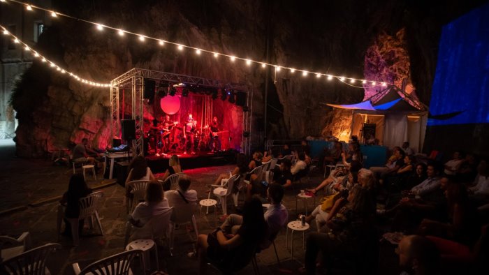 alla sala pasolini di salerno il tributo ai pink floyd