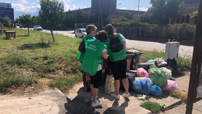 a montecorvino pugliano e lotta al sacchetto selvaggio elevate 25 multe