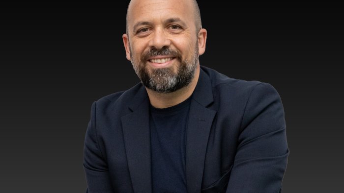 un altra verita ecco il romanzo d esordio di gerardo petretti