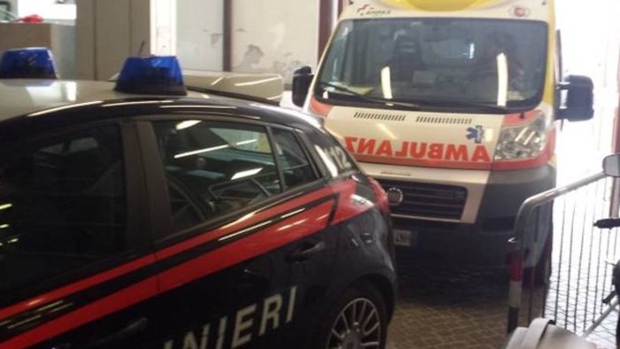 va a prendere il figlio a scuola ma viene stroncato da un malore