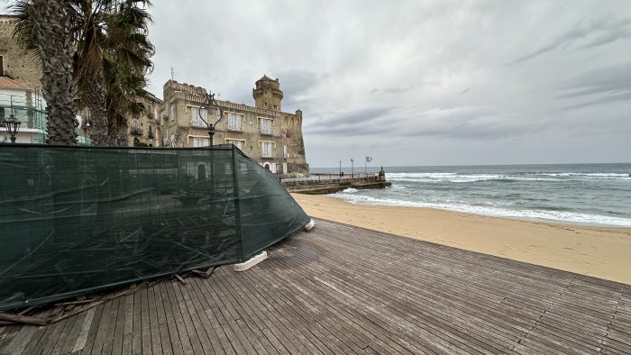 castellabate lavori di riqualificazione sulla pedana di lungomare perrotti