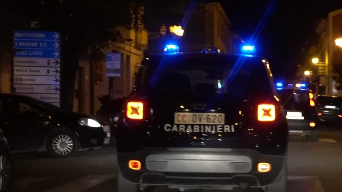 picchia l anziana madre per farsi dare soldi 50enne arrestato dai carabinieri