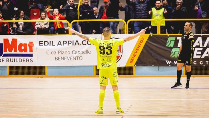 il benevento 5 sogna battuto il giovinazzo in un palatedeschi gremito