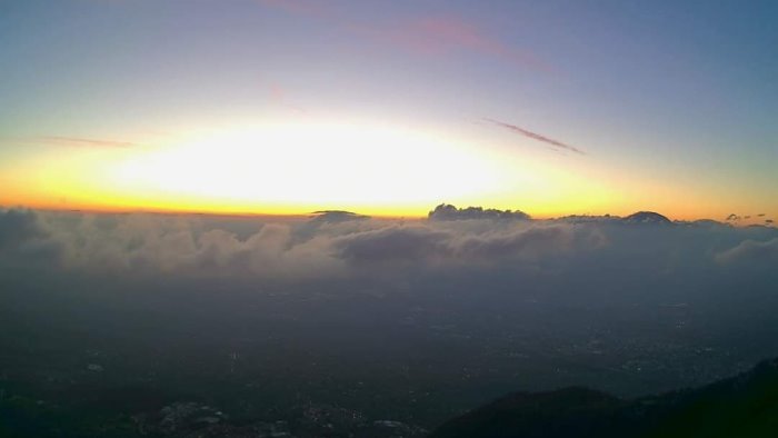 arriva la primavera e torna la bella stagione alba spettacolare a montevergine