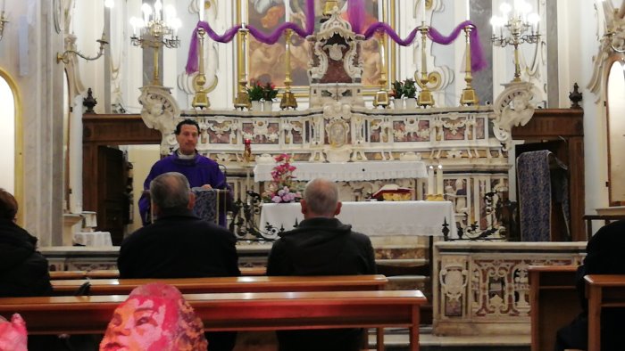 cava una messa in suffragio per i caduti di tutte le guerre