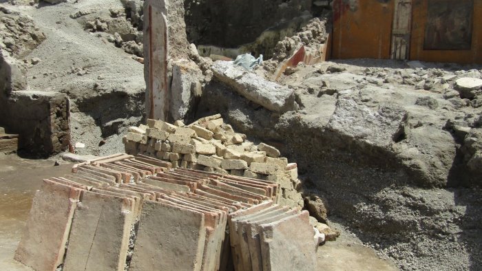 pompei dagli scavi riemerge il cantiere attivo nel giorno dell eruzione