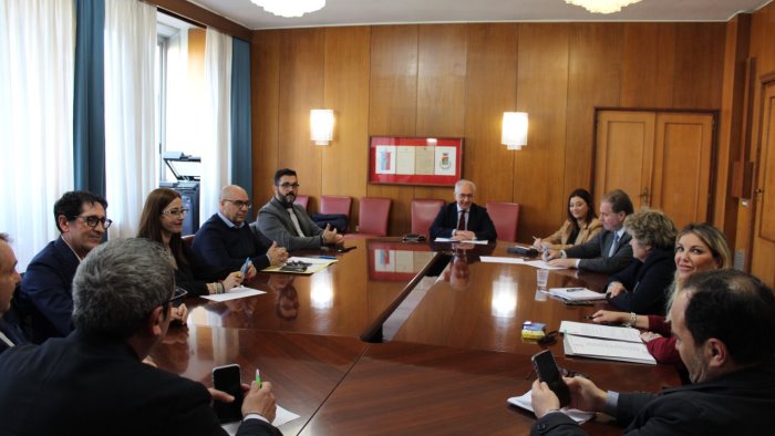 caserta e la crisi delle aree industriali tavolo di confronto in comune