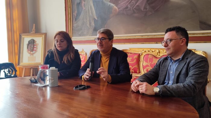 cava ok al piano di riequilibrio esulta la maggioranza minoranza all attacco