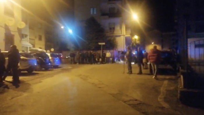 tragedia familiare ad eboli uomo sgozzato dal figlio dopo una lite