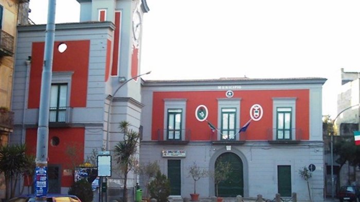 casandrino si dimettono i consiglieri il prefetto nomina il commissario