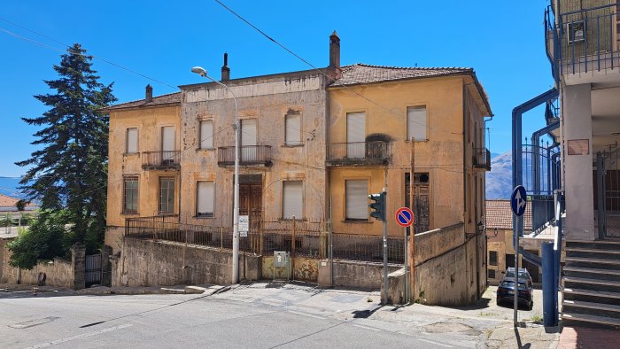 sala consilina il comune riprende possesso dell ex albergo diana