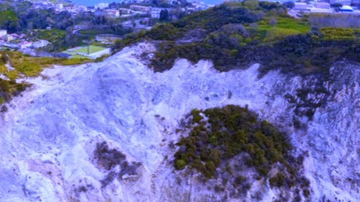 vivere nel vulcano campi flegrei a pozzuoli e le mefite in alta irpinia