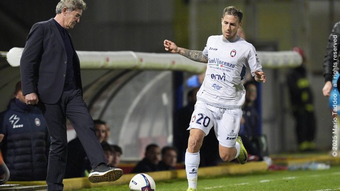 impresa crotone il benevento perde il quarto posto