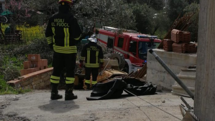 tragedia in un cantiere edile nel cilento muore un 73enne
