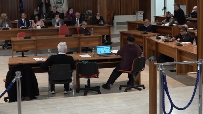 modifica del regolamento commissioni e scontro tra maggioranza e opposizione