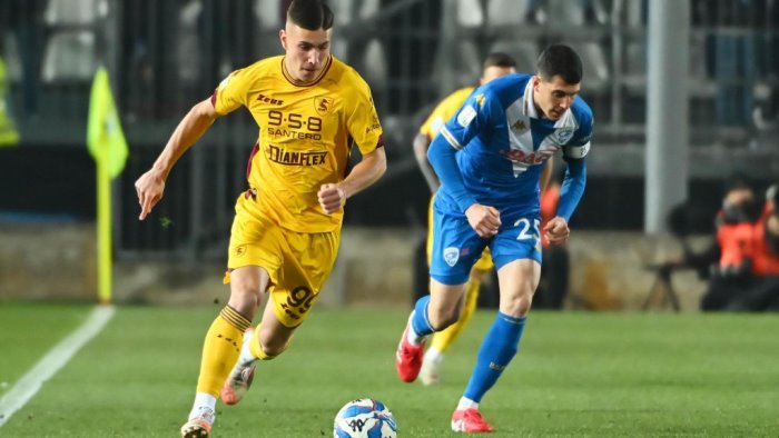 salernitana raimondo soffia sul momento no ventuno candeline per il bomber