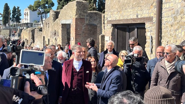 ercolano visita di giuli per la riapertura al pubblico di antichi tesori