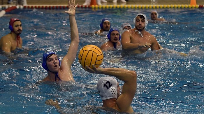 pallanuoto a2 riparte la rari nantes arechi pari interno con l acquachiara