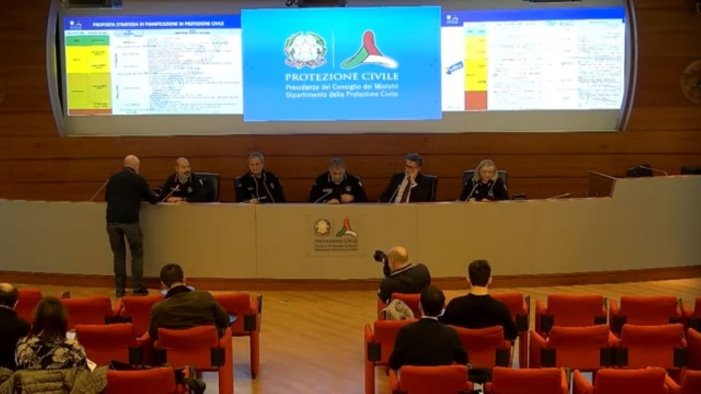 campi flegrei la commissione grandi rischi attenzione ma nessun preallarme