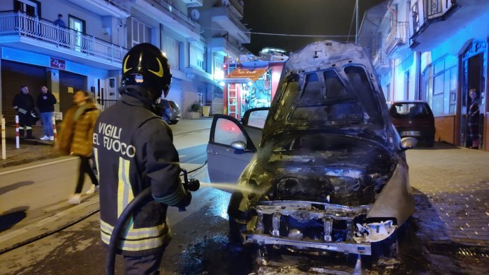 ariano irpino pestaggio e incendio dell auto del pizzaiolo indagini serrate
