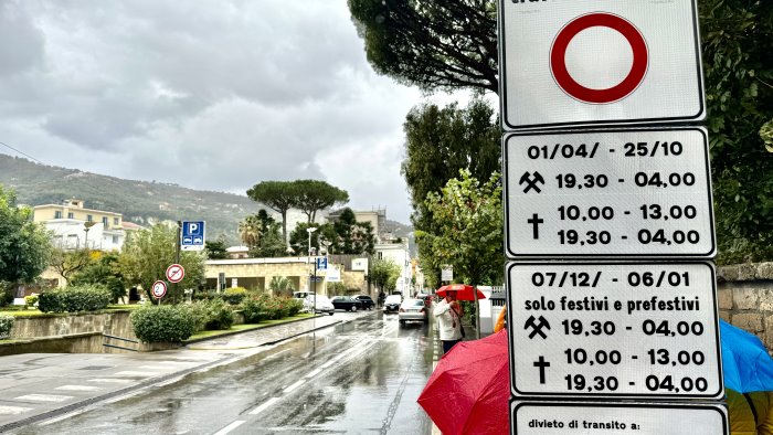 sorrento riattiva la ztl estiva stop ai veicoli nel centro storico