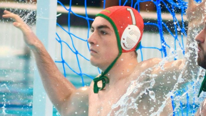 il posillipo si arrende ai campioni d italia della pro recco