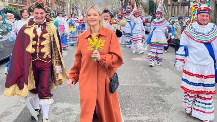 avellino zeza mascherata e tarantella esplode il carnevale al corso
