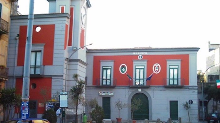 casandrino nella bufera politica accuse e veleni dopo la sfiducia al sindaco