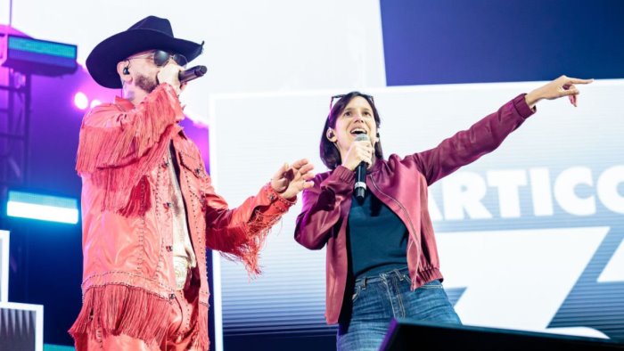 la meloni al congresso di calenda affila la lingua schlein sogna woodstock